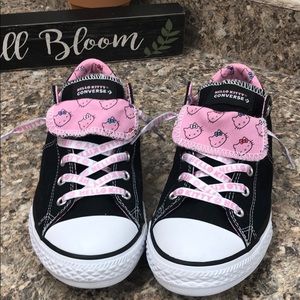 Hello kitty converse size 6 men’s